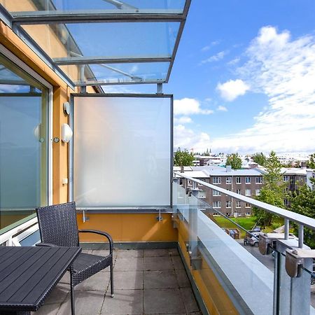 Penthouse Apartment On The Main Shopping Street Рейкьявик Экстерьер фото