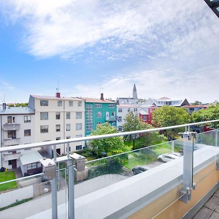 Penthouse Apartment On The Main Shopping Street Рейкьявик Экстерьер фото