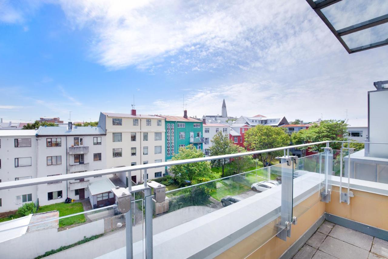 Penthouse Apartment On The Main Shopping Street Рейкьявик Экстерьер фото